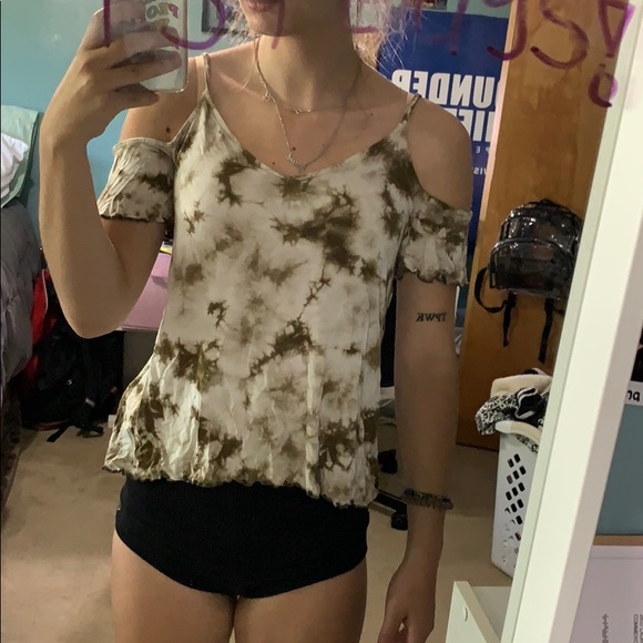 Cold Shoulder tee - Picture 1 of 3
